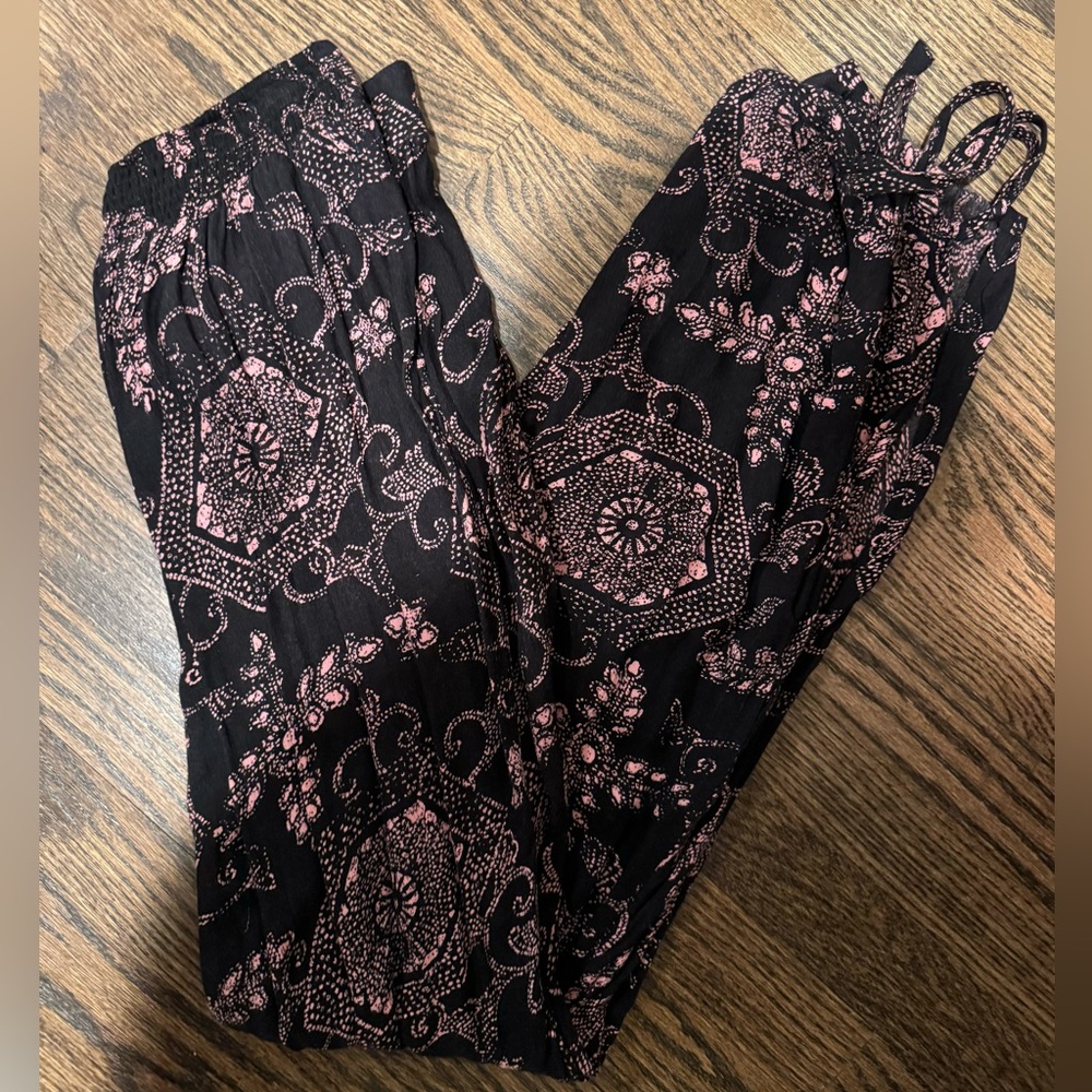 Urban outfitters pants size medium